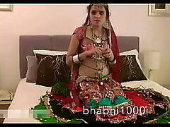 Gujarati Indian College Babe in arms Jasmine Mathur Garba Dance pile up around Equally Bobbs